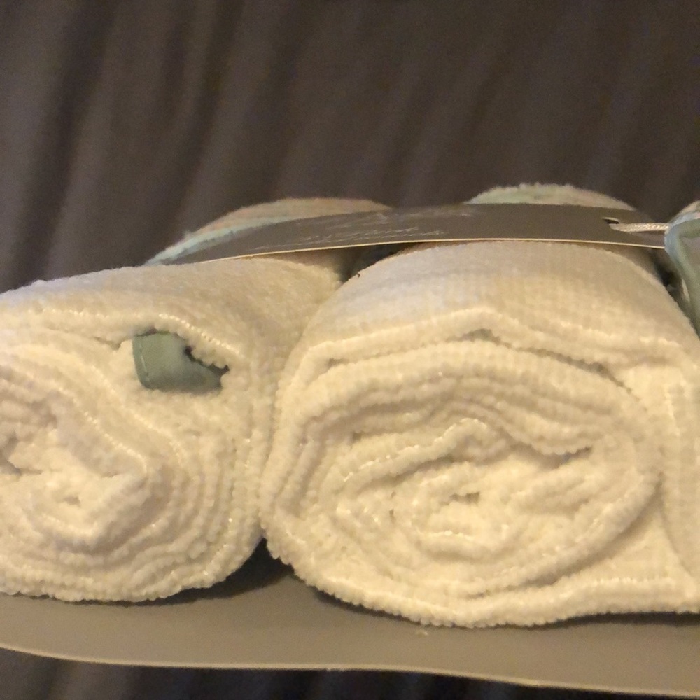 NWT Le Top Bebe Baby 3 Pack Dinosaur Hooded Towels - 28" x 28"- 100% Polyester - Picture 8 of 11